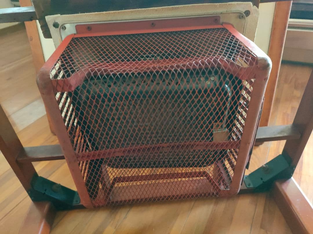 レトロな豆炭こたつ(燃焼器付き)　縦80cm 横80cm 高さ37cm