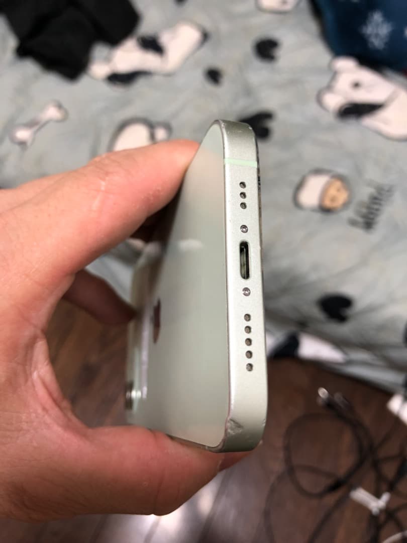 iPhone 12。64GBのジャンク品