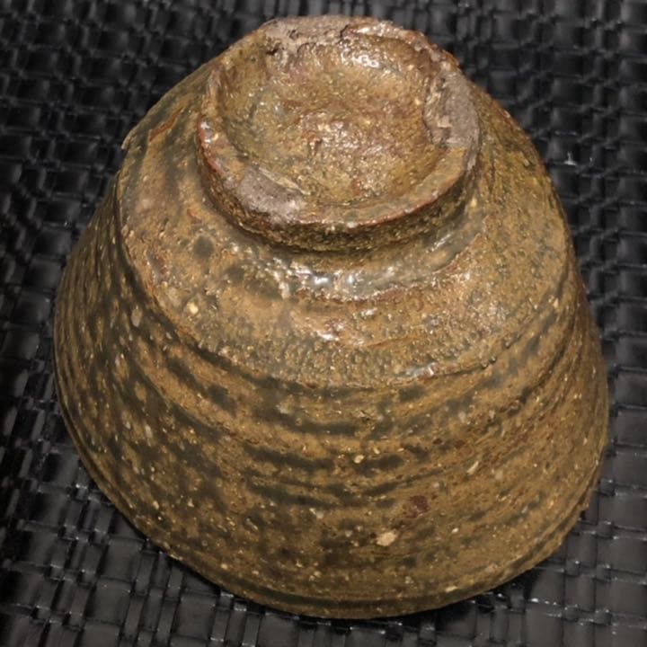 古美術◼️蔵からかなり古そうで背の高い謎の抹茶茶碗が出て来ました。茶道具