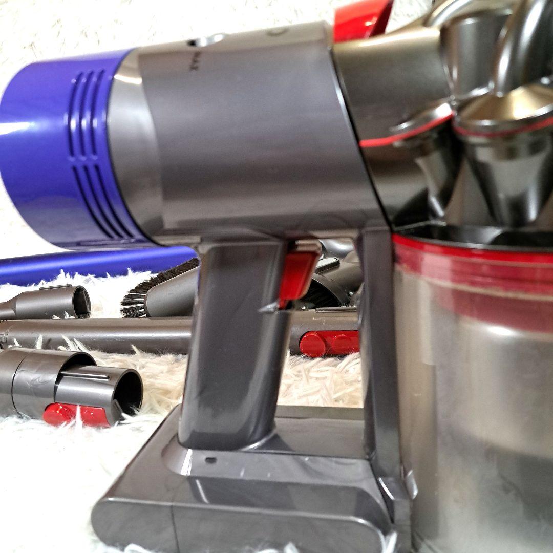 Dyson　v7fluffy コードレス掃除機 各種アタッチメント付き