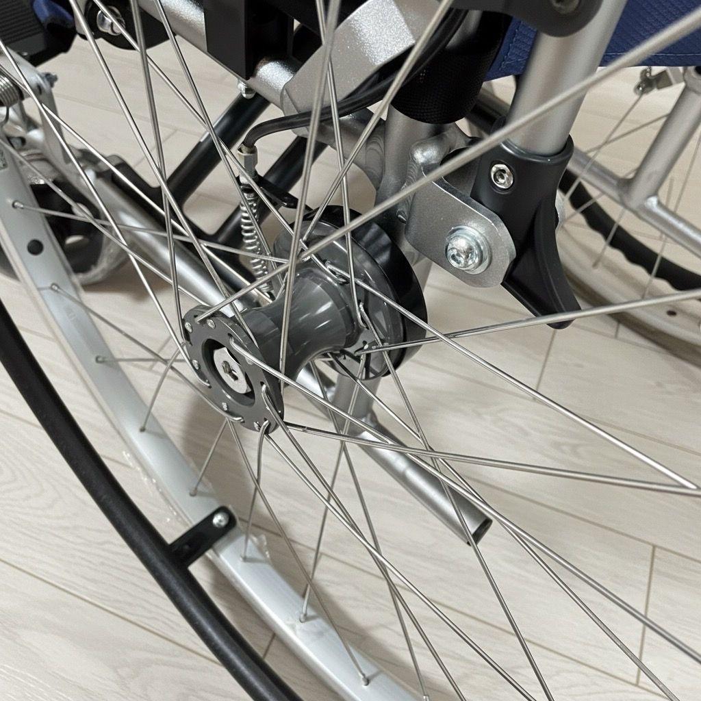 ♿️ 現行モデル 自走式 軽量 車椅子 便利な多機能ノーパンクタイヤ 取説工具付