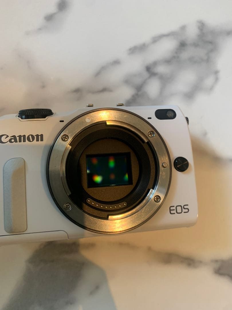 Canon EOS M2 ホワイト　+EF-M 22mm レンズセットミラーレス