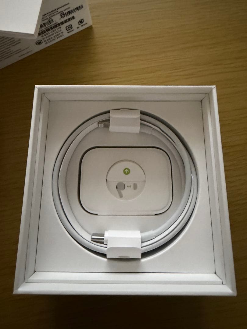 えりか　AirPods Pro2 本体 ケース付き　エアーポッズプロ2