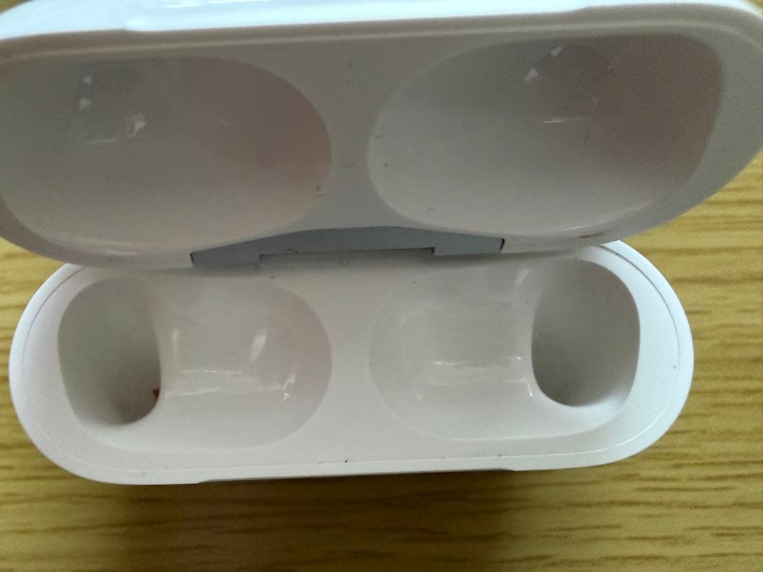 えりか　AirPods Pro2 本体 ケース付き　エアーポッズプロ2