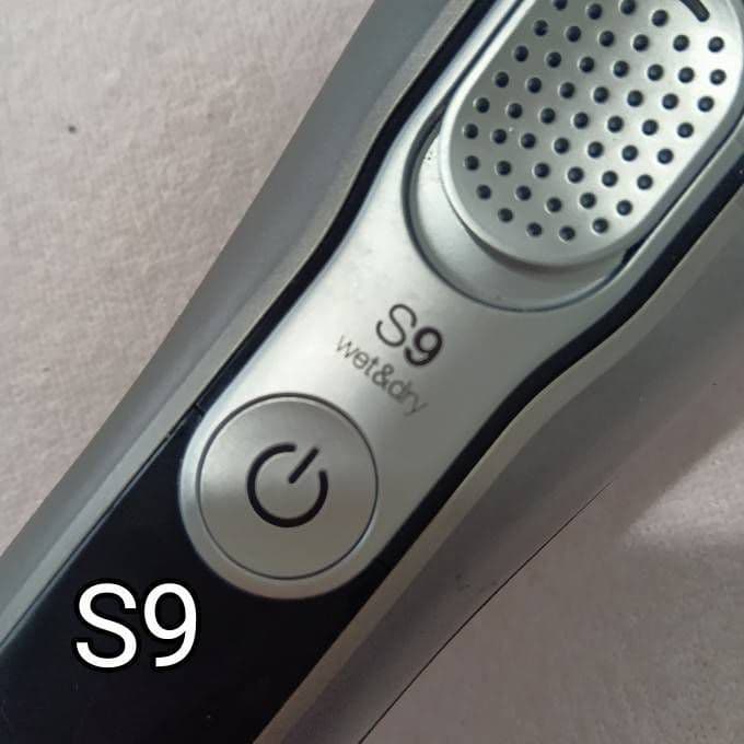ブラウン最高峰S9 9345s-v 充電スタンド付き、充電器 新品未使用❣️