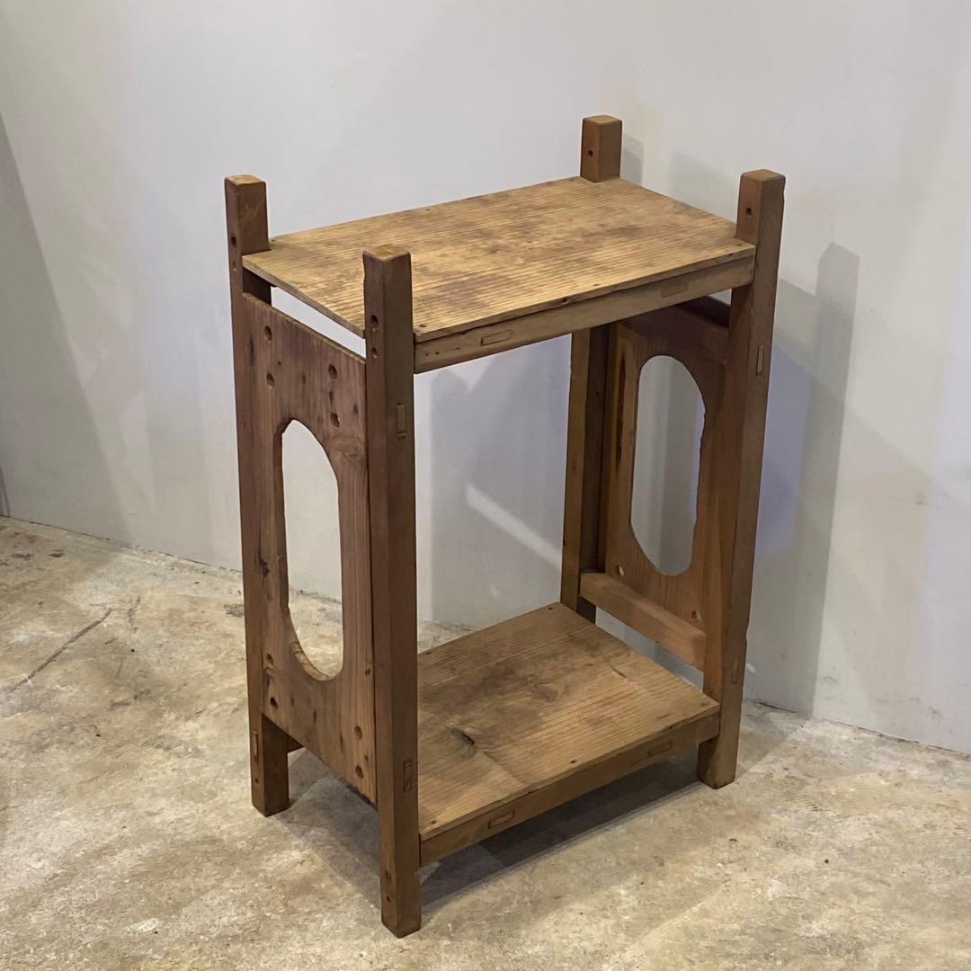 淡い木味の二段展示台 棚 飾り台 古道具