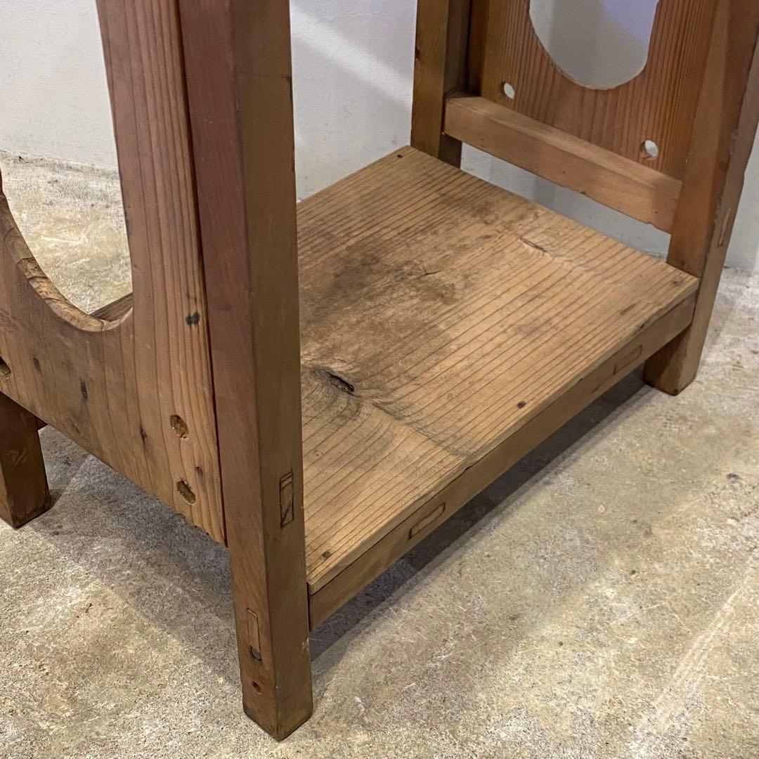 淡い木味の二段展示台 棚 飾り台 古道具