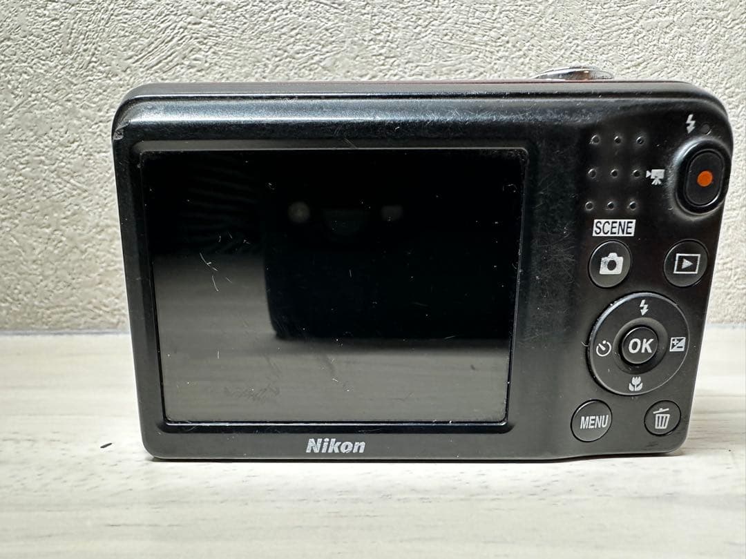 【完動品】Nikon COOLPIX A10 デジカメ デジタルカメラ　レッド