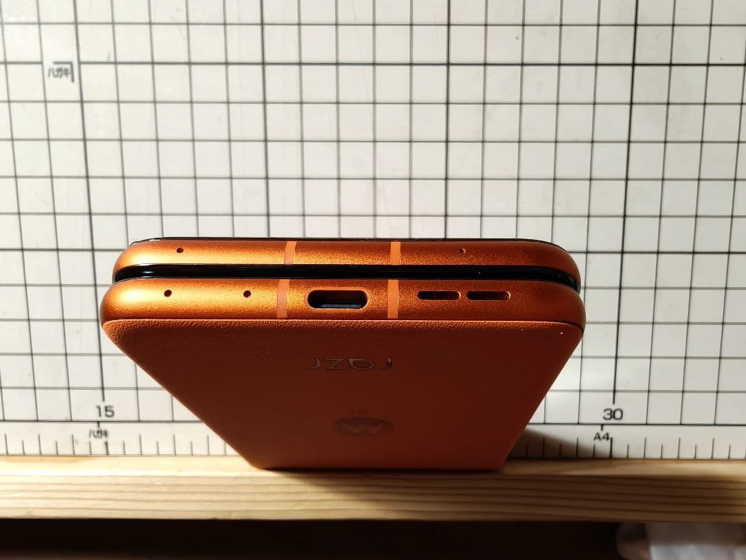 【値引】Motorola razr 50 オレンジ　液晶漏　外側美品　目黒蓮CM
