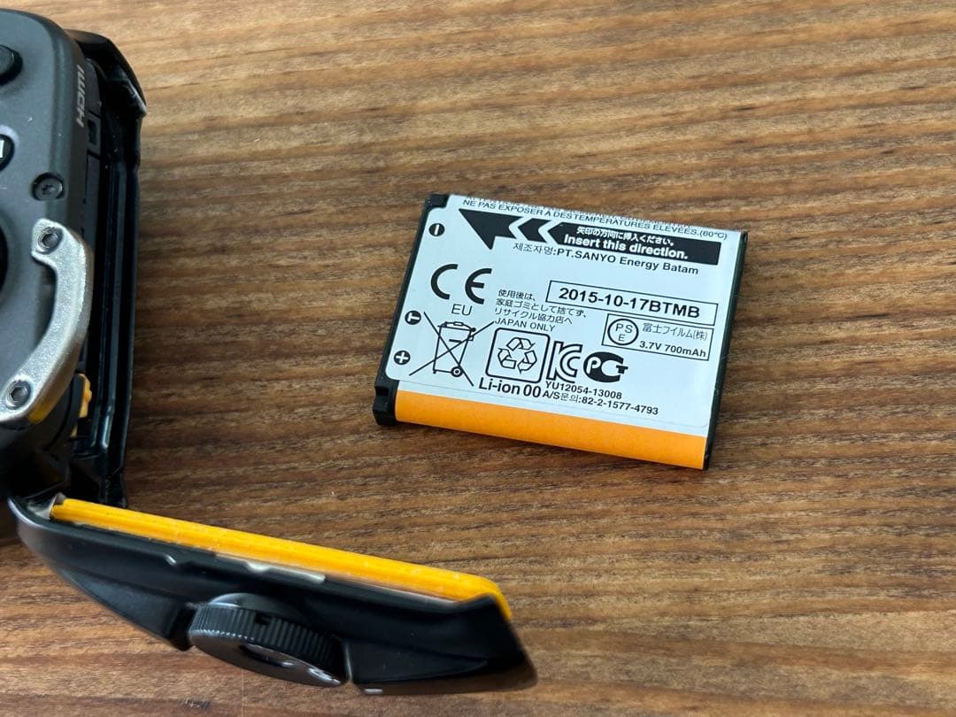 ジャンク　デジカメ　FUJIFILM　FinePix　XP140 イエロー