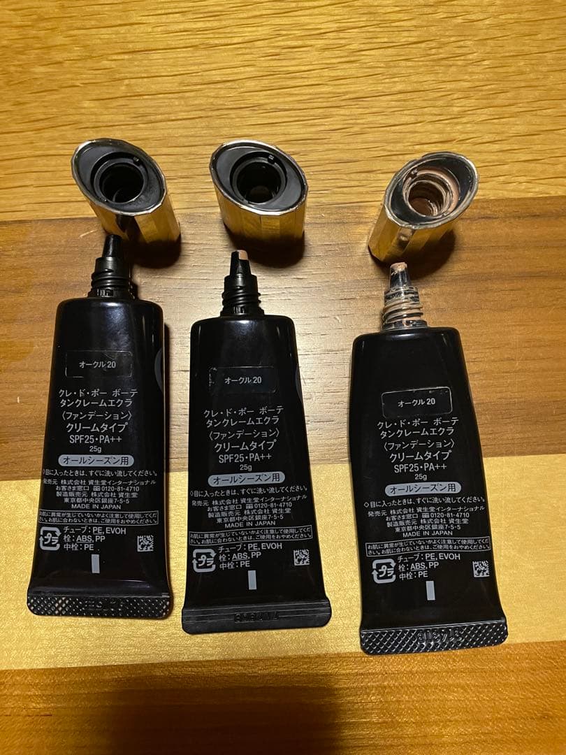 3本セットクレドポーボーテ　タンクレームエクラ　ファンデーション　オークル20
