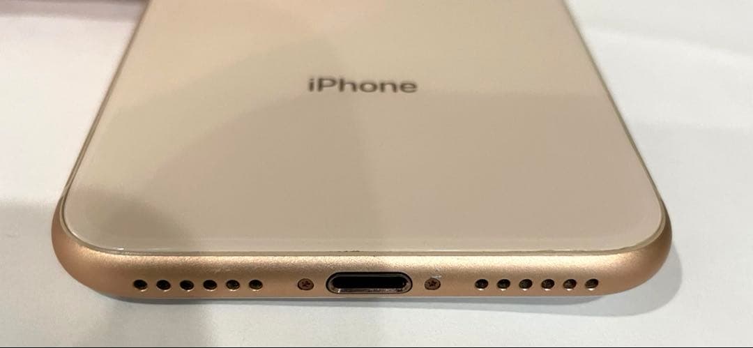 Apple iPhone 8 ゴールド 本体　64GB SIMロック解除済み