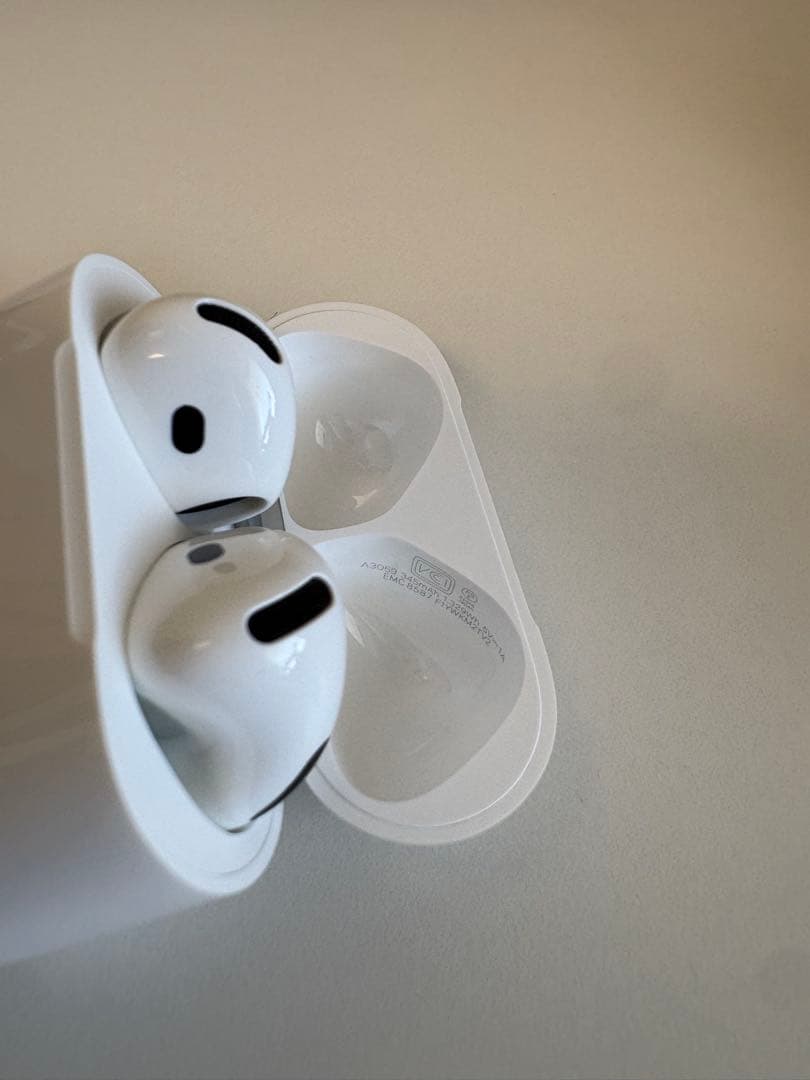 AirPods 第4世代 ANC 箱あり 美品 ケースに薄スレ