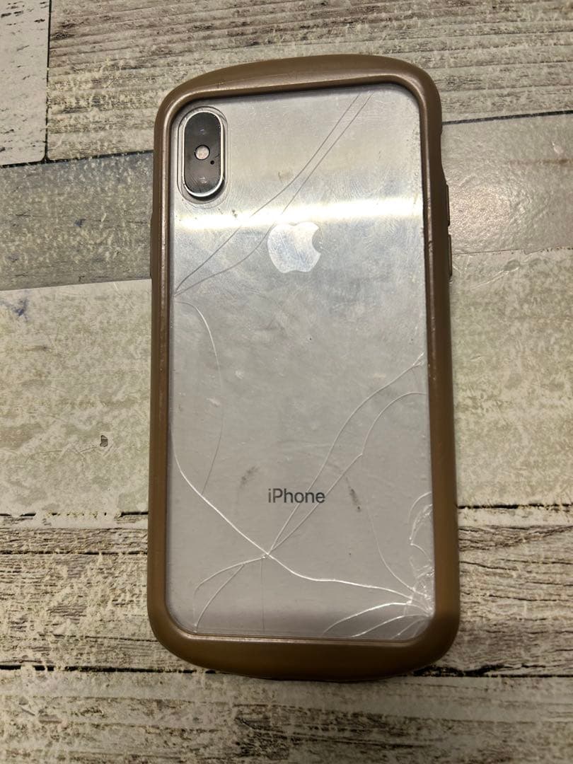 iPhone X S ホワイト　裏面割れてます。