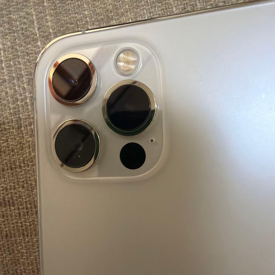 Apple iPhone 12 Pro 128GB ホワイト【美品】