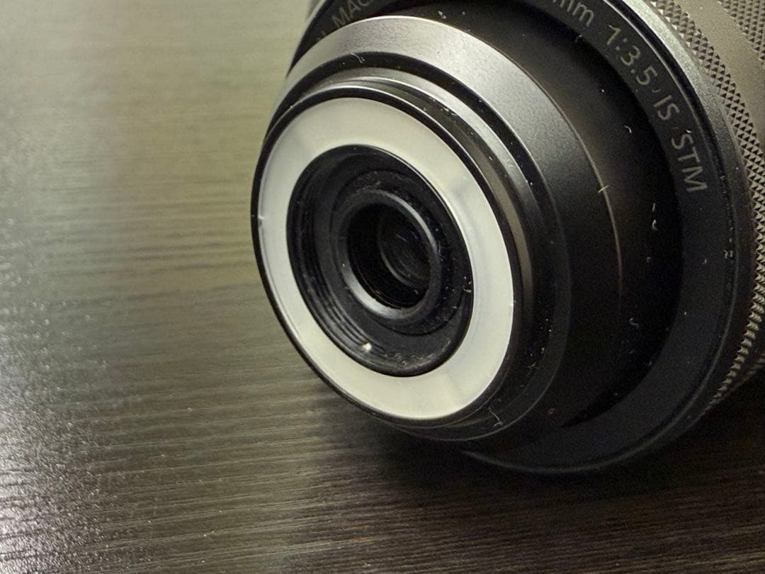 Canon EF-M 28mm f/3.5 Macro IS STM 本体