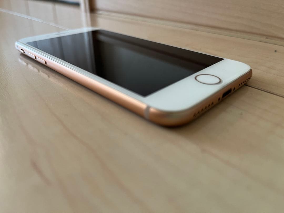 Apple iPhone 8 64GB 本体　ピンクゴールド