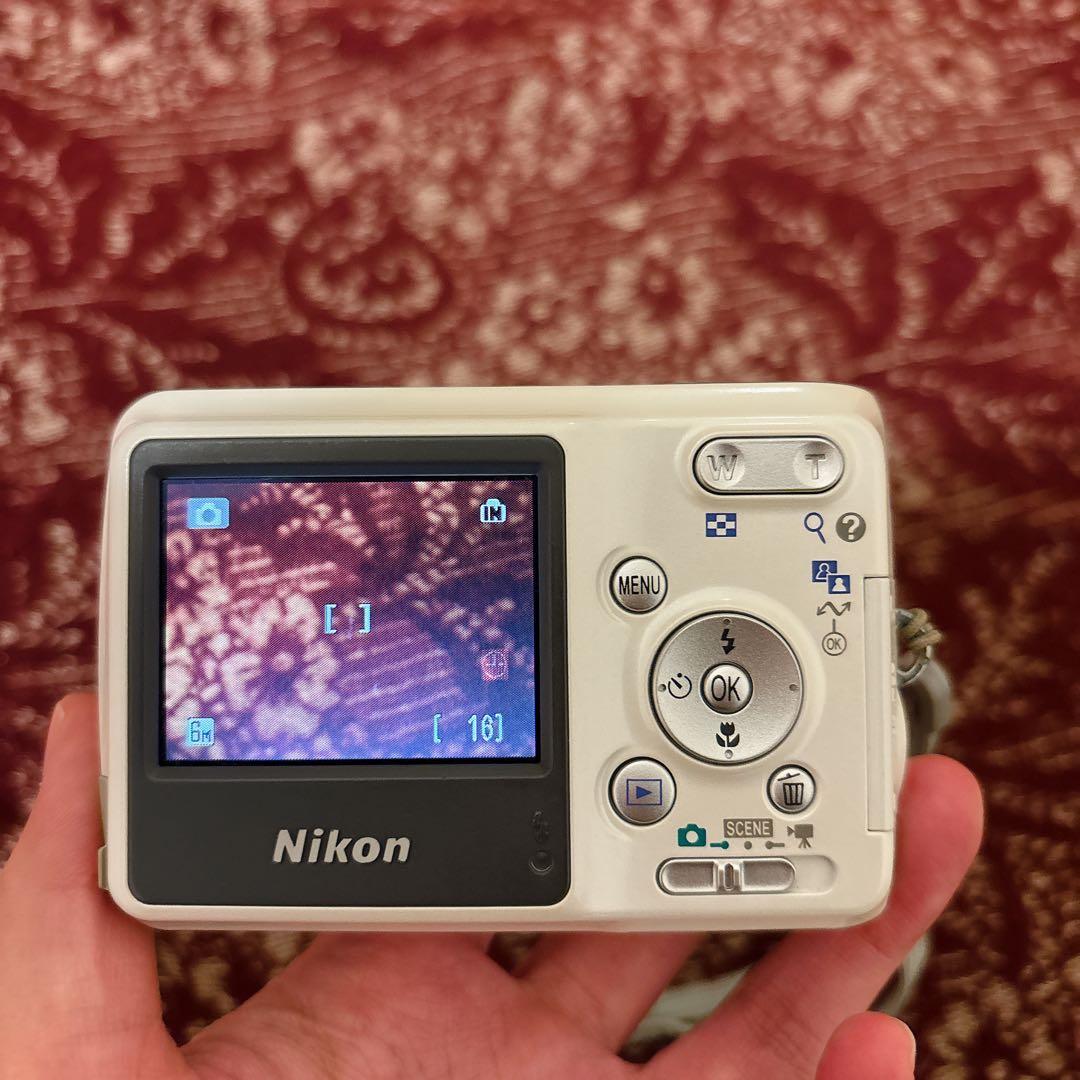⭐️完動品⭐️ ニコンNikon COOLPIX L2 ホワイト コンデジ レトロ