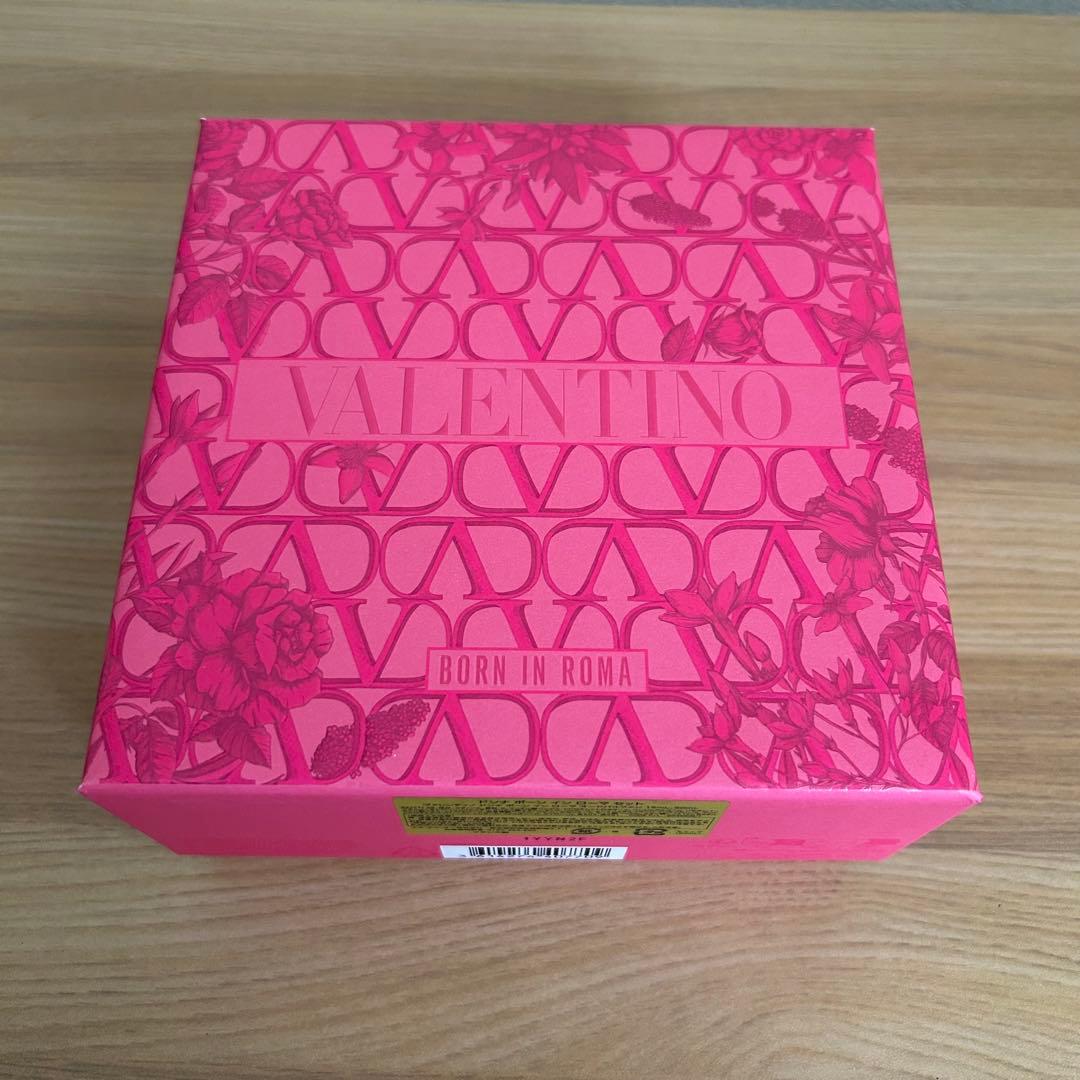 【新品】VALENTINO ボーンインローマ〈ギフトbox・紙袋・サンプル付〉