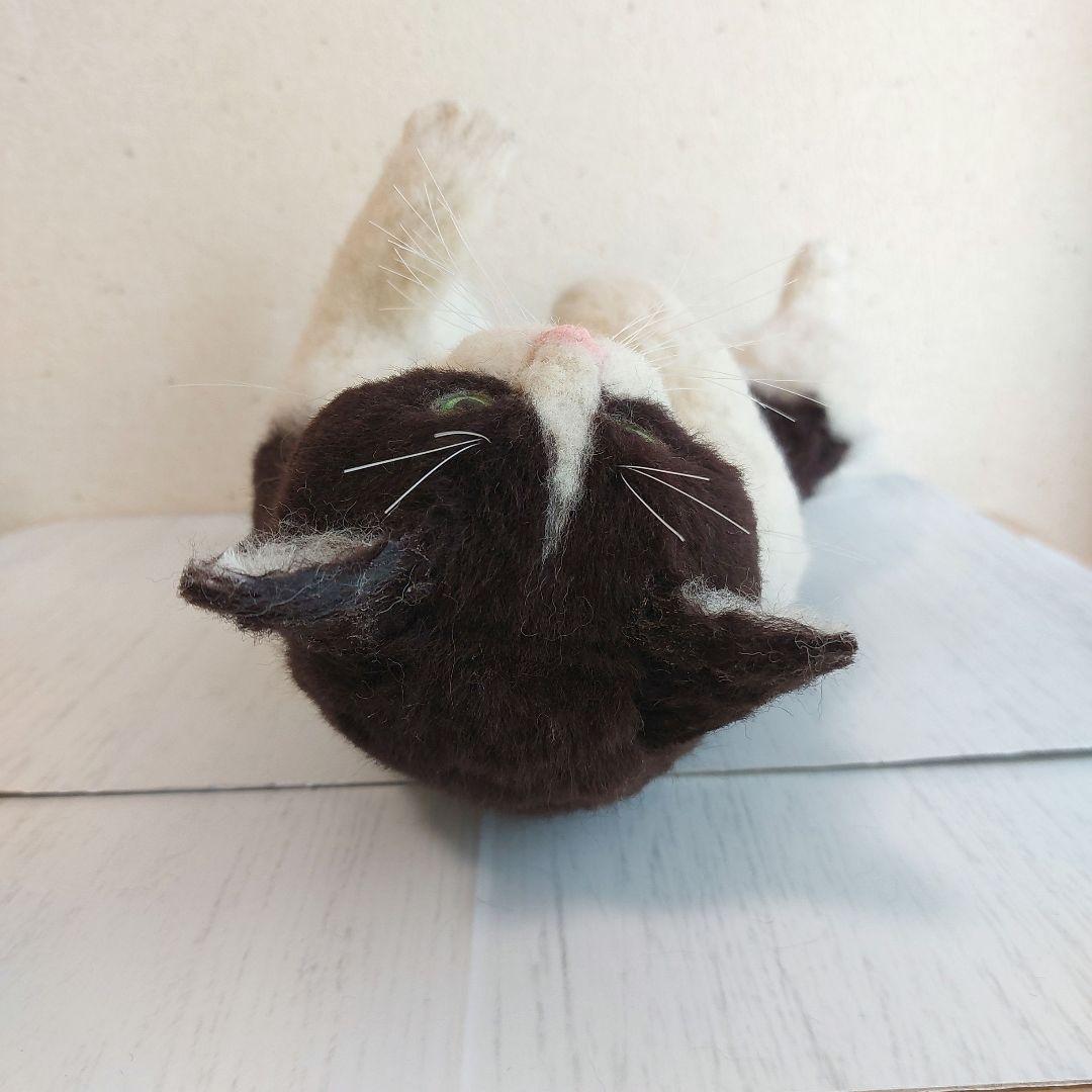 羊毛フェルト　猫(ハチワレ猫)