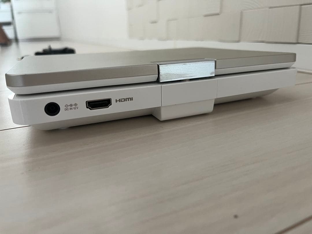 REGZA ポータブルブルーレイプレーヤー SD-BP900S 　東芝　レグザ