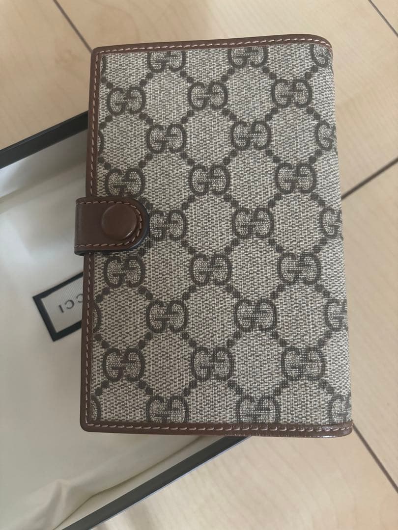 GUCCIパスポートケースGGスプリームキャンバス レザーゴールド金具 箱付
