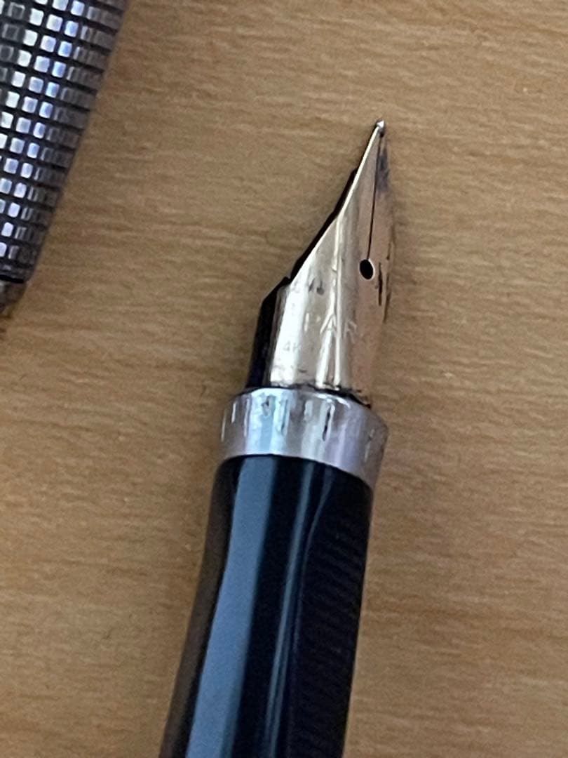 ペン先14金Parker 万年筆 シルバー・ブラック 専用ケース付き