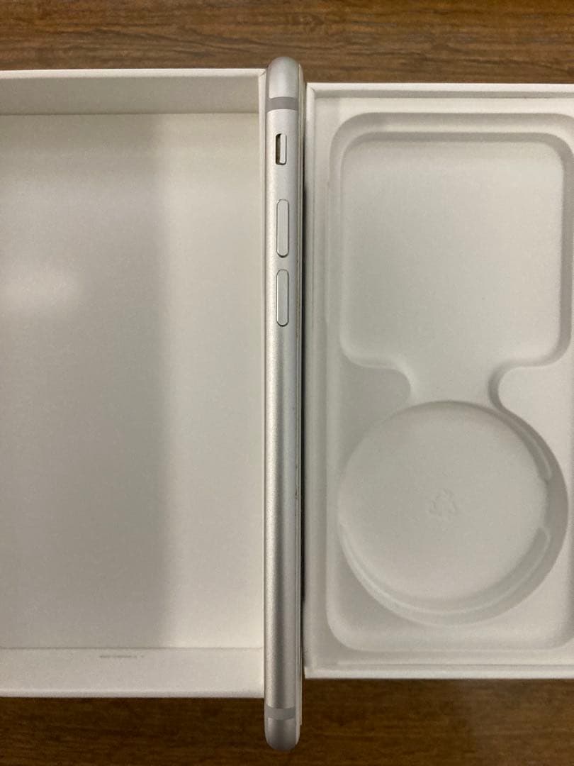 iPhone 7 本体　シルバー　128GB