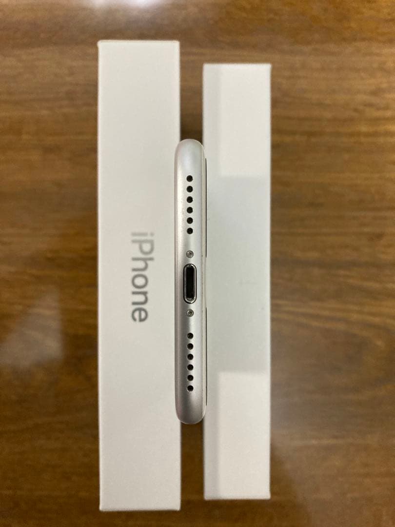 iPhone 7 本体　シルバー　128GB