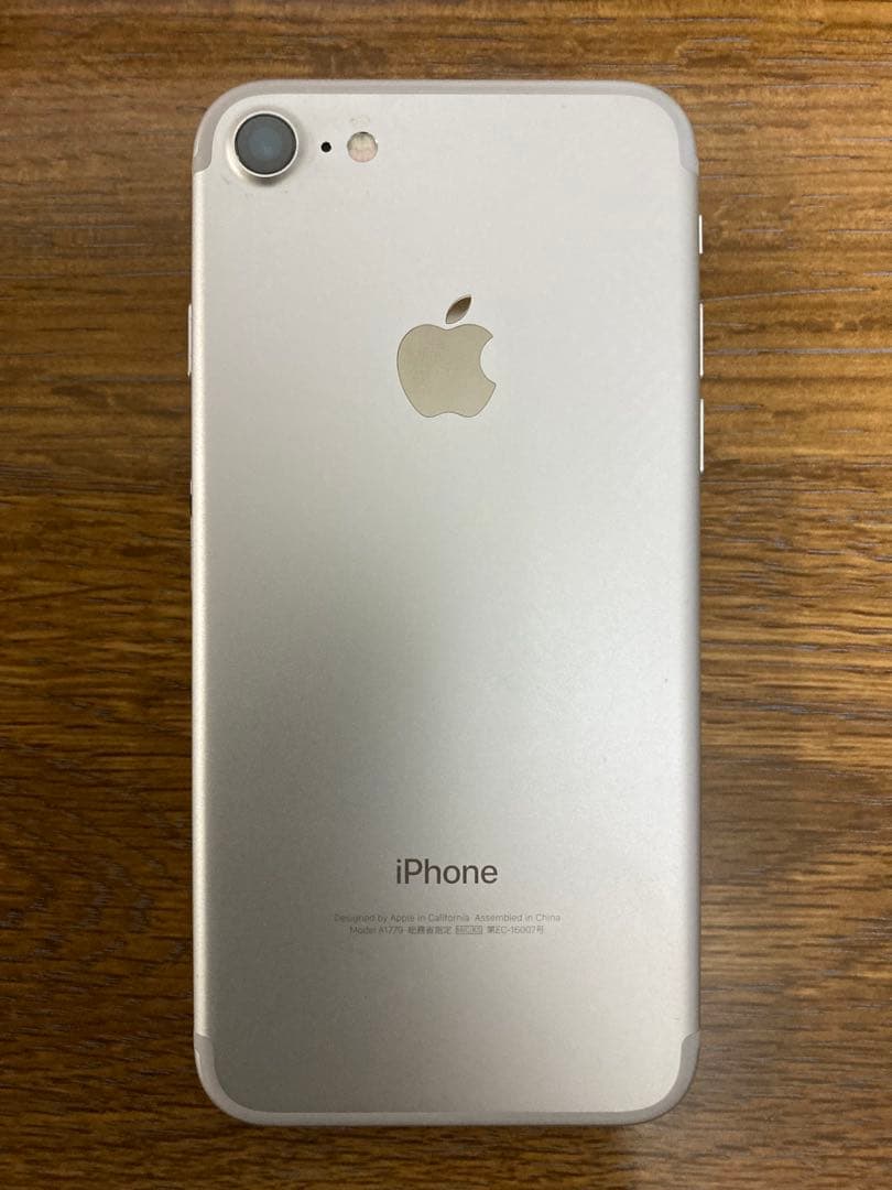 iPhone 7 本体　シルバー　128GB