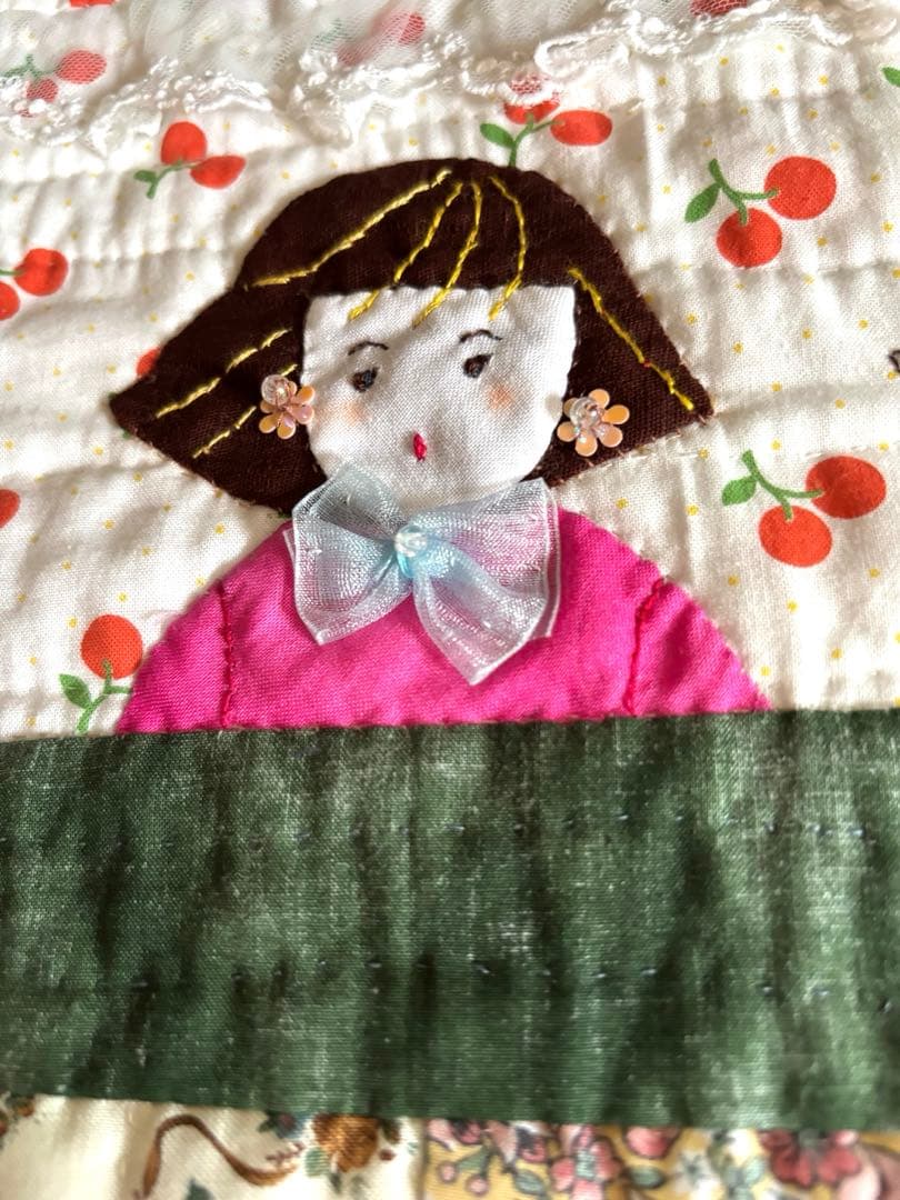 パッチワーク　キルト　タペストリー　刺繍　アップリケ