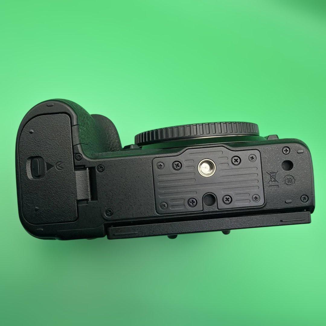 Nikon ニコンZ6 ボディ　ミラーレスカメラ 一眼 ブラック 7000枚
