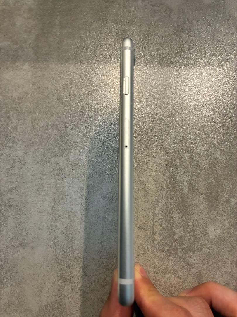 iPhone8 シルバー 本体 SIMフリー 画面割れあり