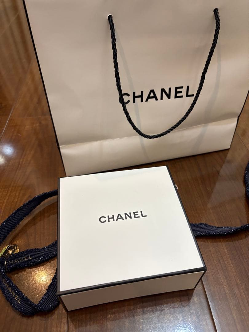 シャネル　リップ　ネイル　赤　クリスマス　限定品