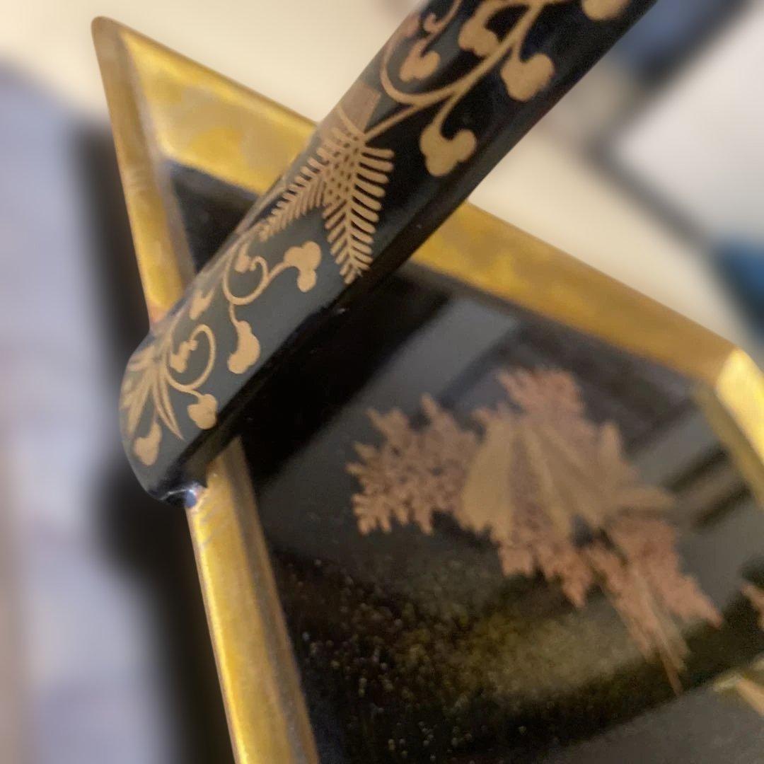持ち手付き金高蒔絵模様盃台　1対