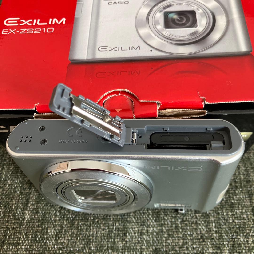 CASIO コンデジ EXILIM エクシリム シルバー EX-ZS210SR