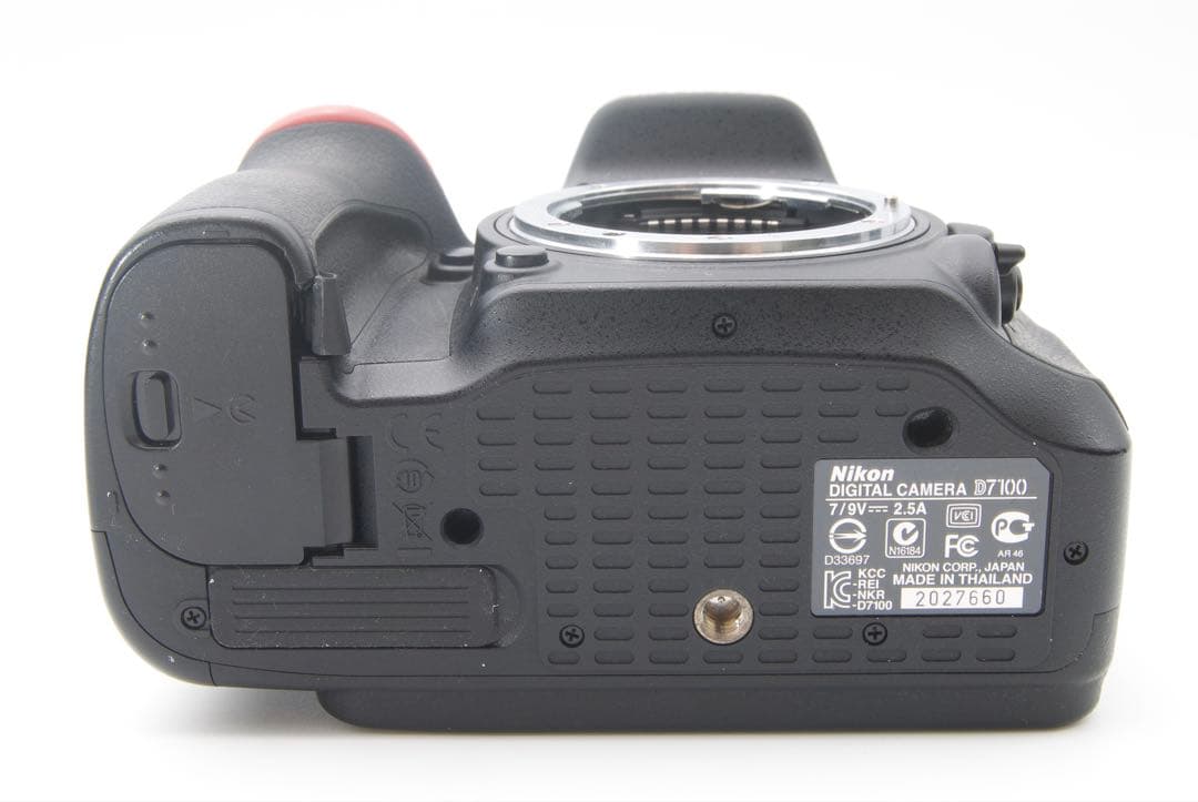 Nikon D7100 中望遠レンズキット　カメラバッグ付き　デジタル一眼レフ