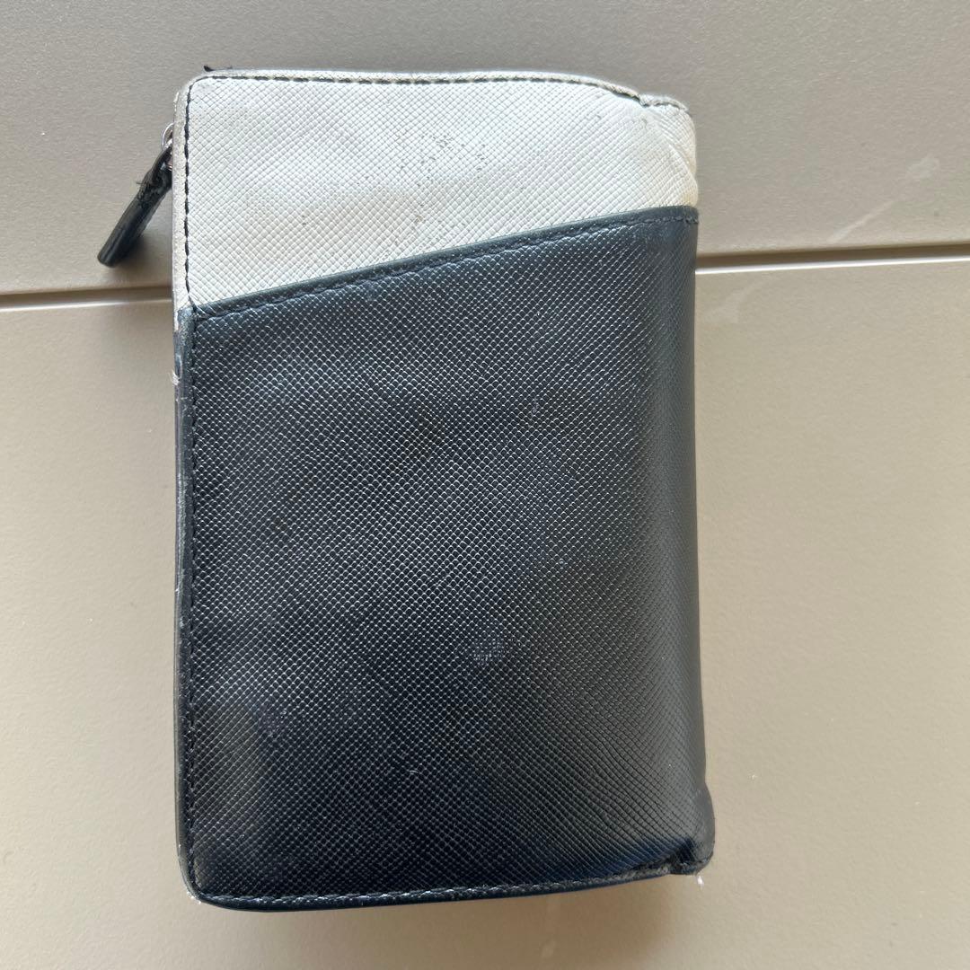 二つ折り財布