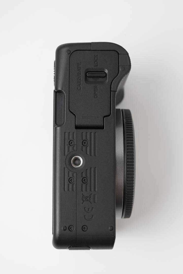 [ほぼ新品]Canon キヤノン EOS R50V｜APS-C ミラーレス一眼