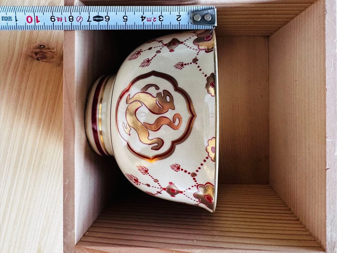 色絵 四神文 茶碗（龍・鳳凰・麒麟・玄武）　在銘あり／共箱なし