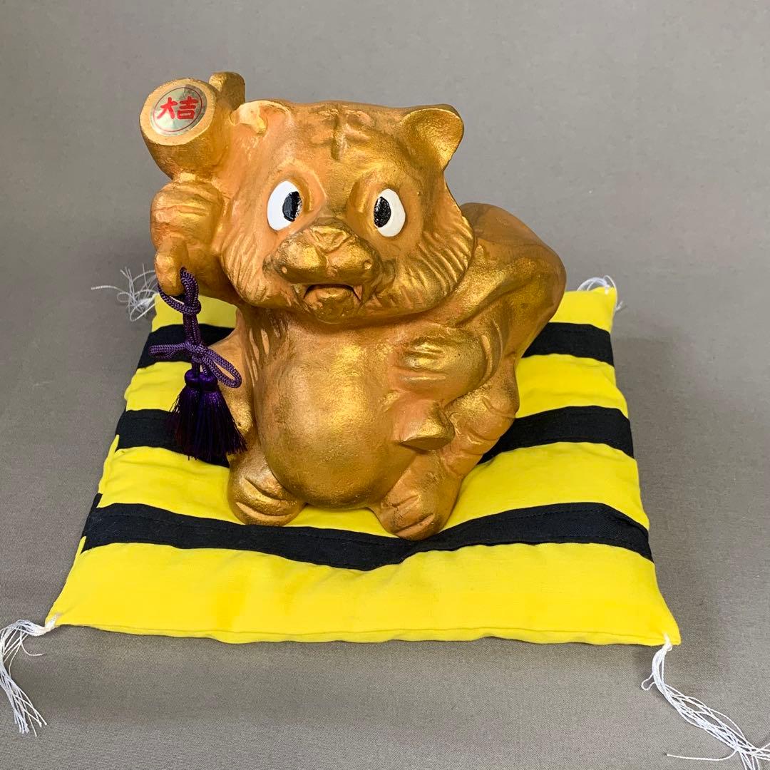 【新品・未使用】阪神 大黒虎　常勝開運虎　金色 置物 ストライプクッション付き