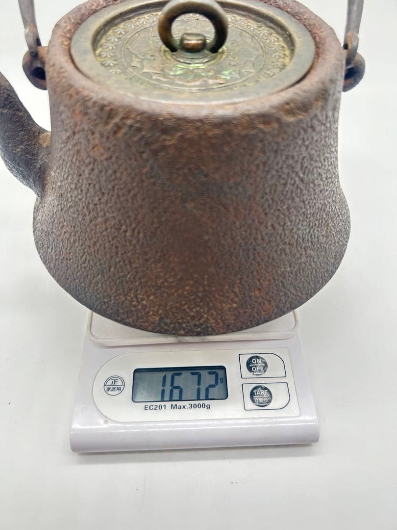 鉄瓶 古鏡蓋 落款あり 名人古作 時代物  岩肌 水漏れ無し容量約1000ml
