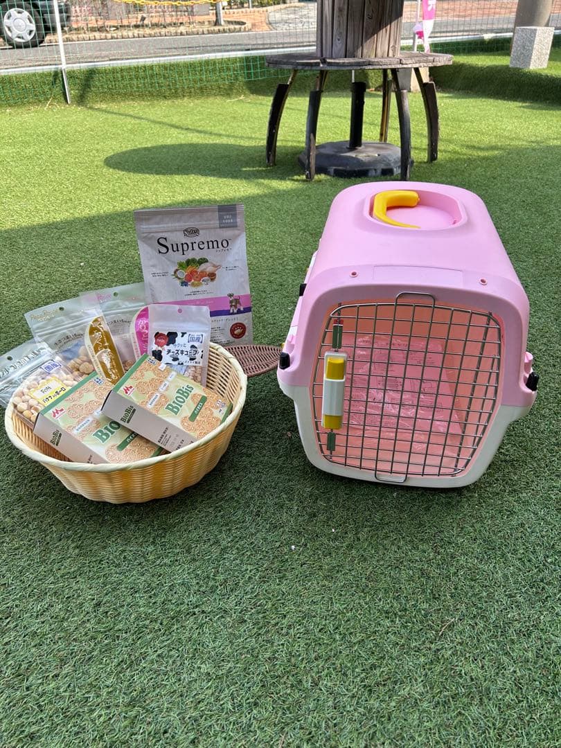 ピンクのペットキャリー➕フード７点　　 １万円相当