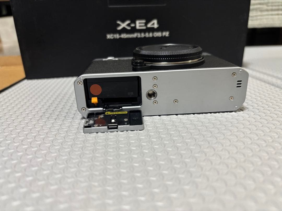 【極美品】FUJIFILM X-E4 レンズキット ショット数377回付属品完備