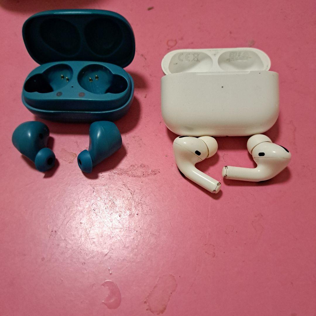 ワイヤレスイヤホンとAirPodsプロ第一世代+ANKERPower Bank