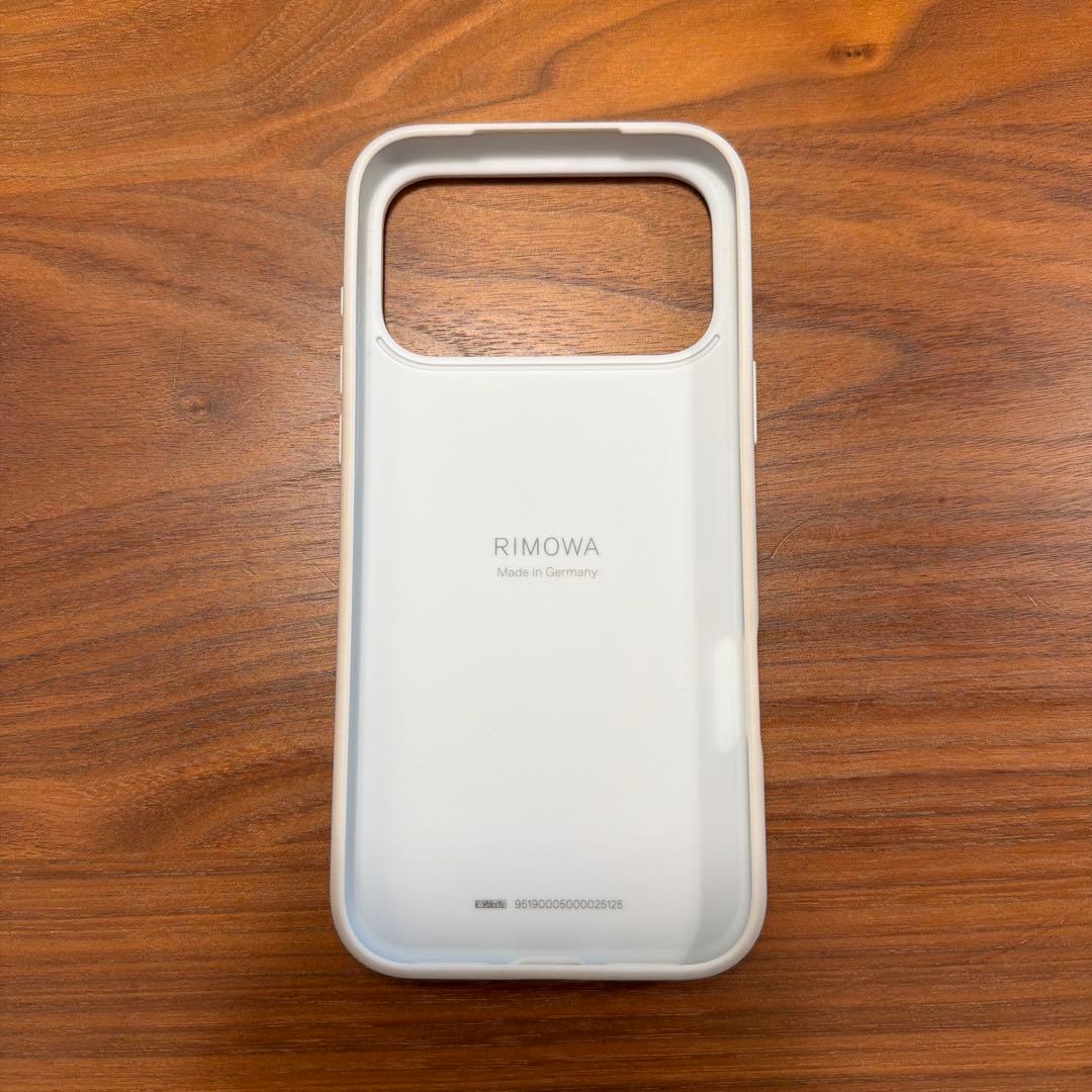 RIMOWA iPhone 17 Pro Maxケース シルバー　正規品