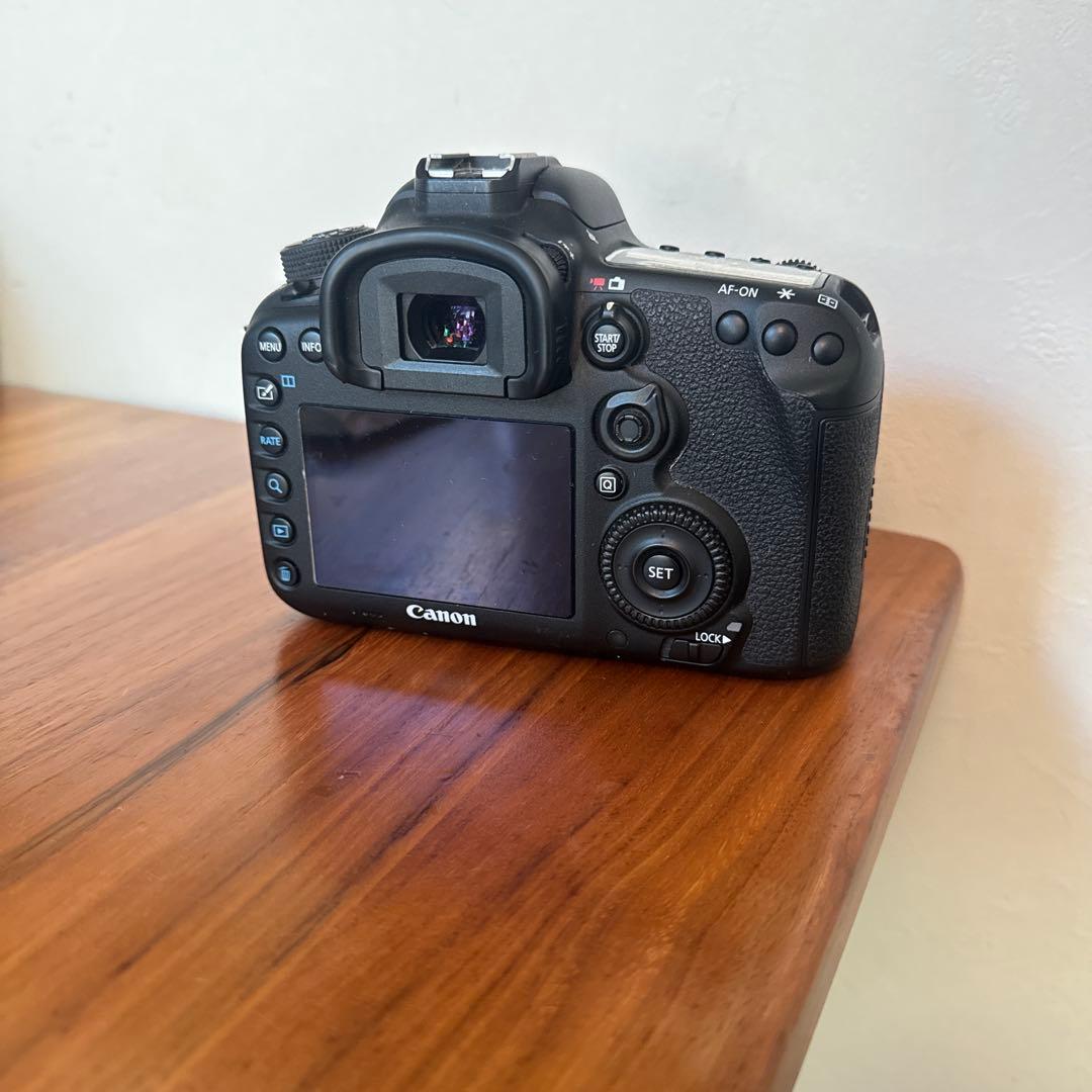 Canon EOS 7D Mark II デジタル一眼レフカメラ