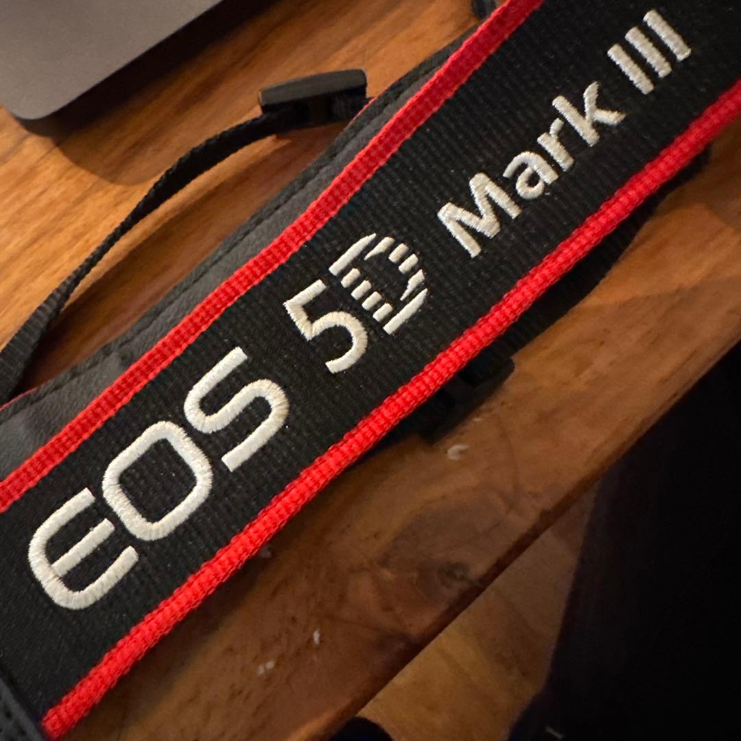 Canon EOS 7D Mark II デジタル一眼レフカメラ