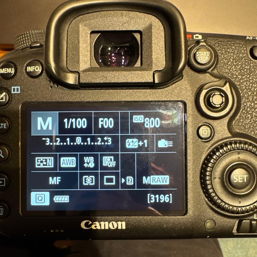 Canon EOS 7D Mark II デジタル一眼レフカメラ