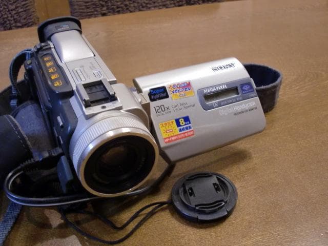 ビデオカメラ SONY Digital Handycam DCR-TRV20